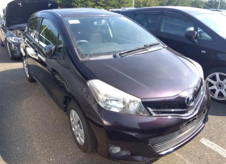 TOYOTA VITZ 2018